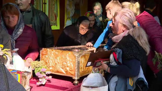 Mii de credincioși s-au adunat pe Dealul Patriarhiei pentru a se închina la moaștele Sfântului Dimitrie cel Nou