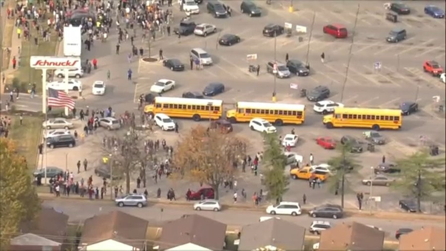 Cel puţin două persoane, ucise şi şase rănite într-un atac armat la un liceu din SUA