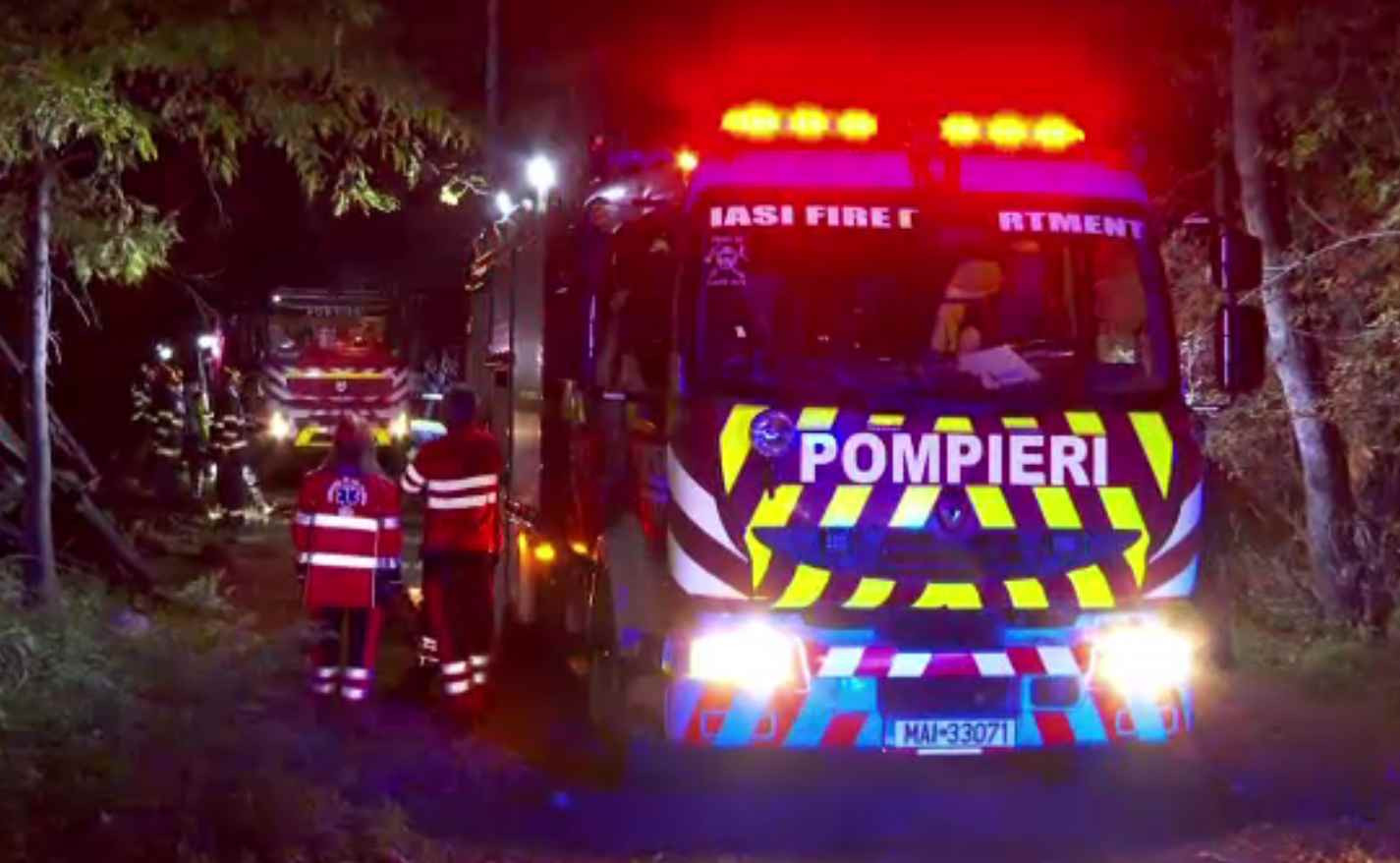 Incendiu la o hală din localitatea Godeni. Cinci autospeciale de pompieri au intervenit