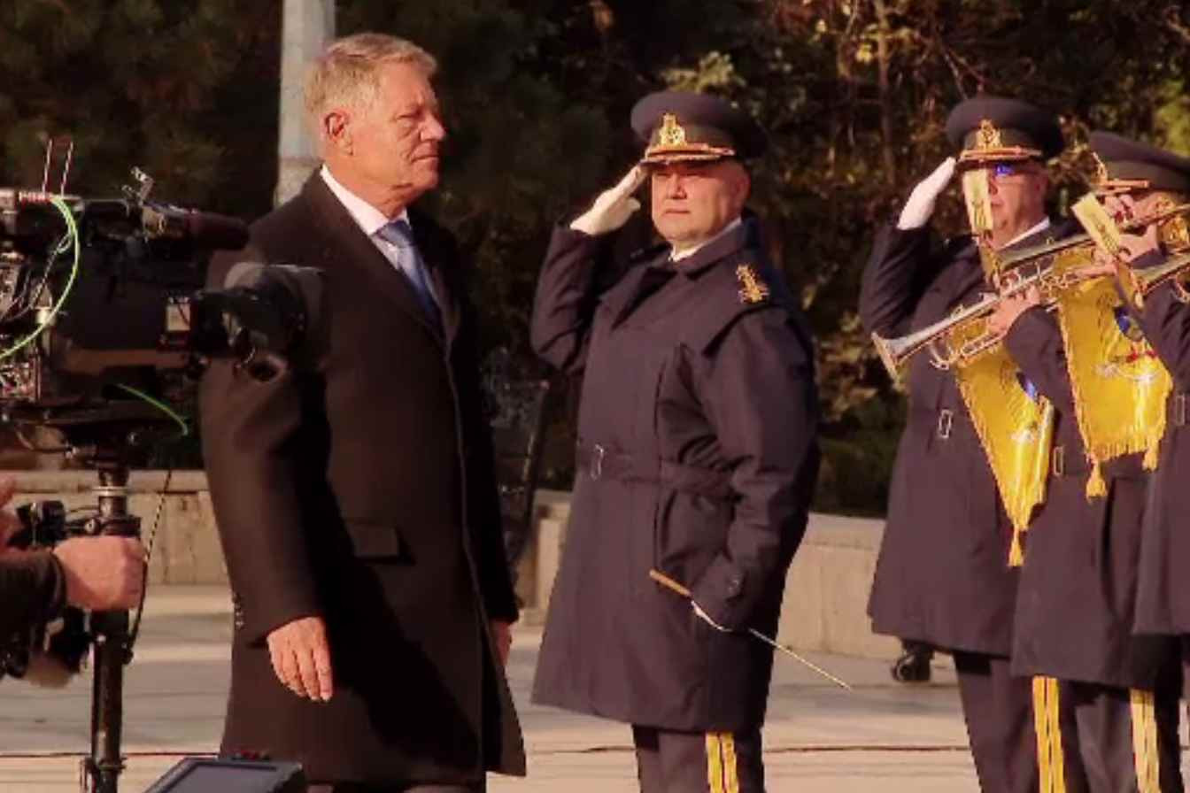 Ziua Armatei, sărbătorită fără ministru, după demisia lui Vasile Dîncu. Mesajul președintelui Iohannis