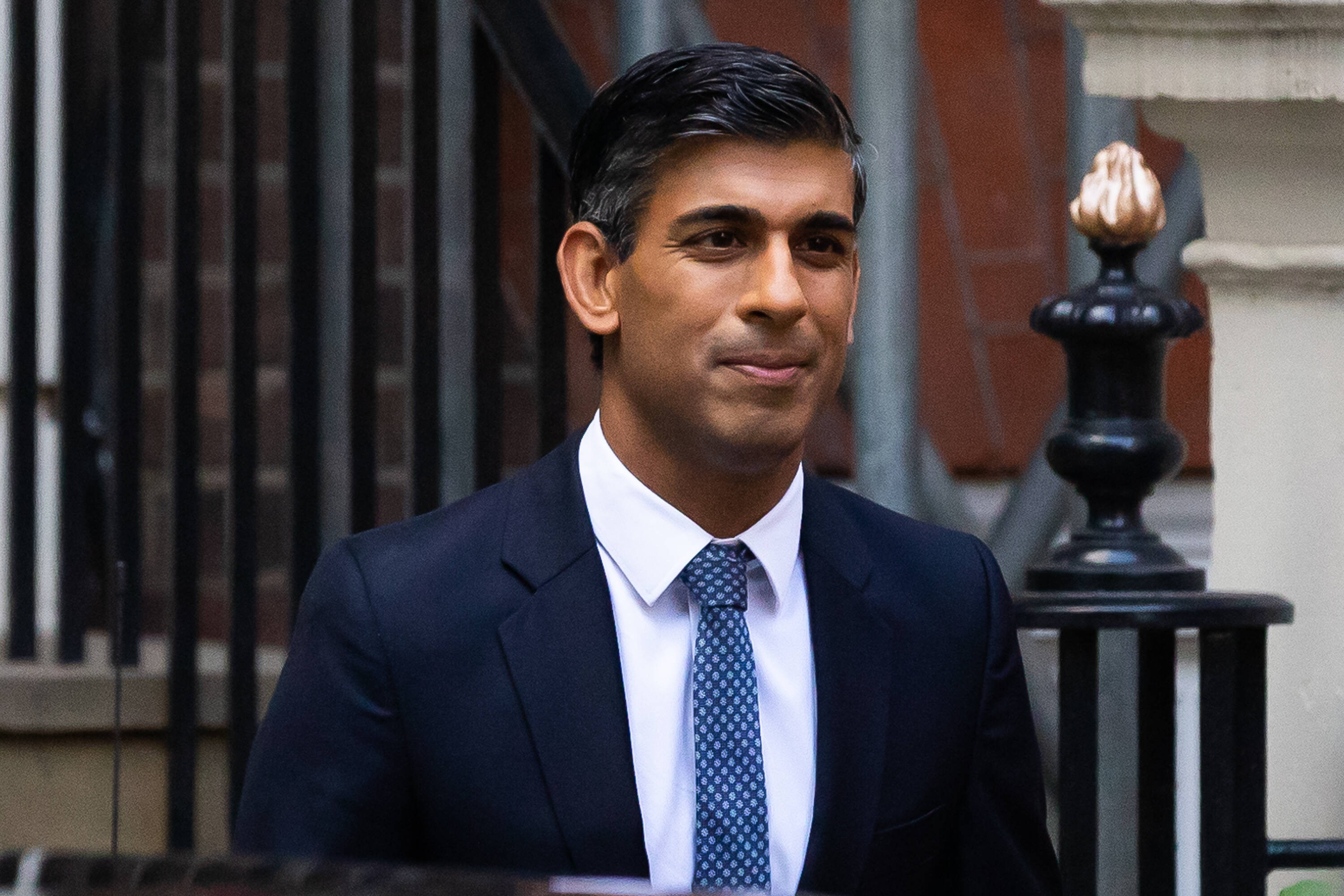 Rishi Sunak avertizează că vor urma „decizii dificile” pentru îndreptarea 'greşelilor' comise de guvernul Truss