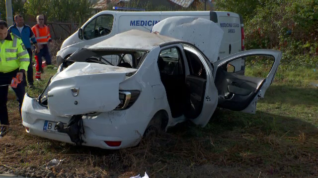 Doi bărbați au murit după ce mașina în care se aflau a fost lovită de tren. Șoferul luase la ocazie un bărbat necunoscut