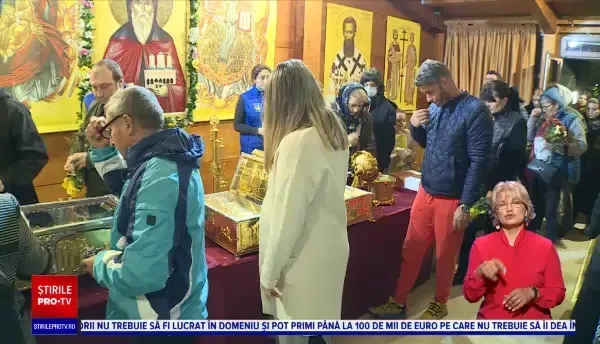 Credincioșii au stat chiar și 11 ore să atingă moaștele Sf. Dimitrie cel Nou