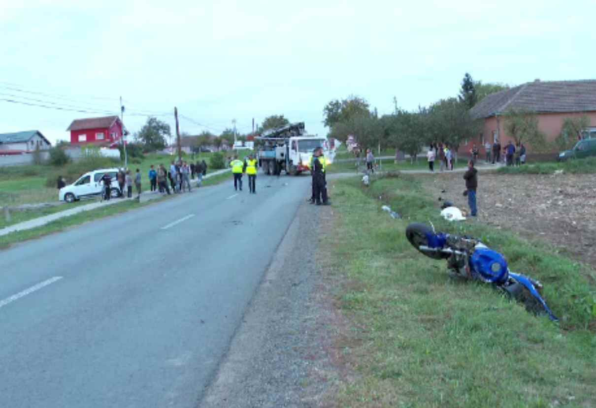 Un motociclist a murit, izbindu-se de o betonieră, în Arad