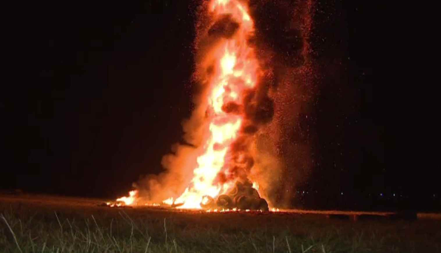 Focul lui Sumedru s-a aprins în Valea Dâmboviței. De anul acesta însă e ilegală arderea cauciucurilor