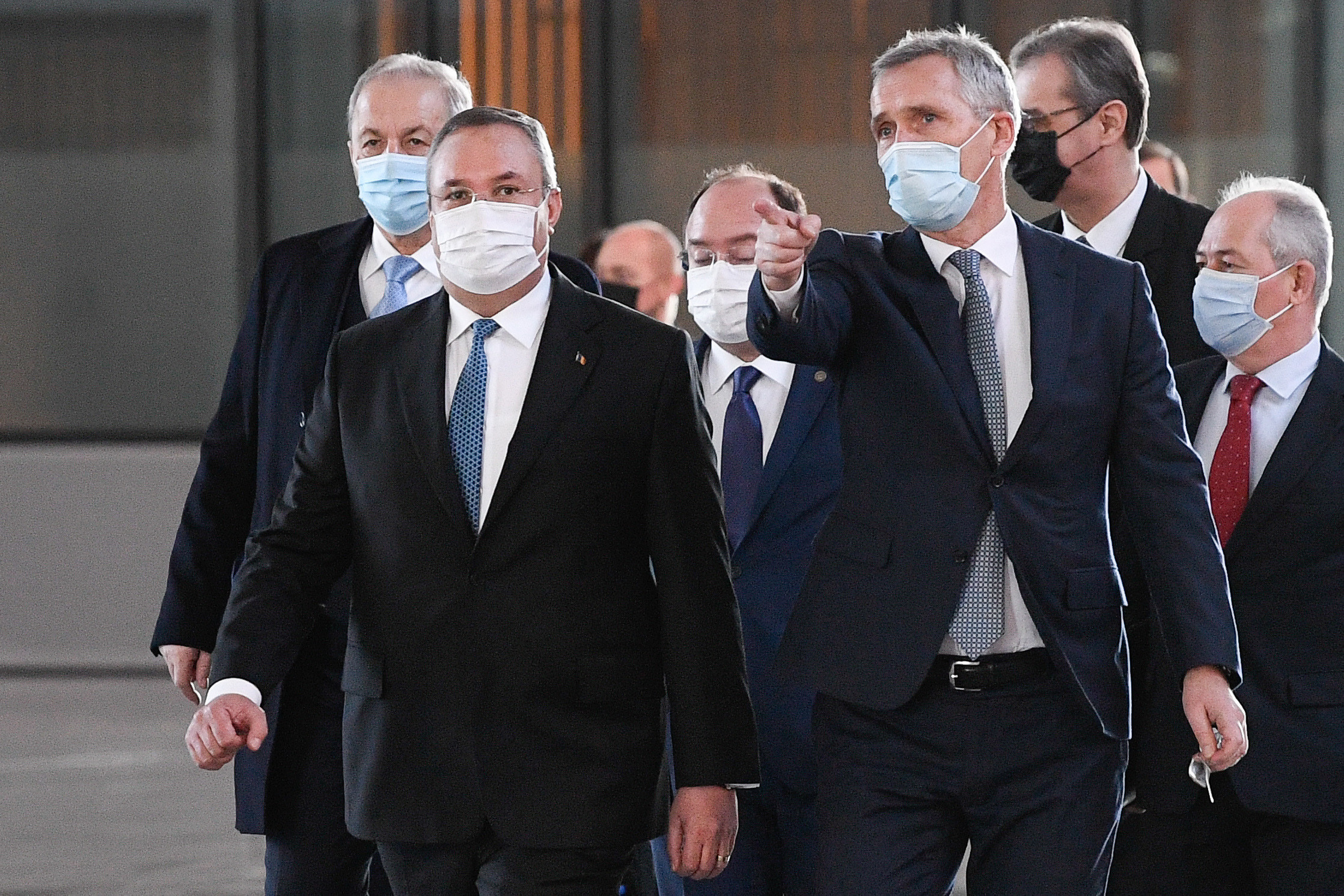 Premierul Nicolae Ciucă discută la Bruxelles cu șefa Comisiei Europene și cu secretarul general al NATO