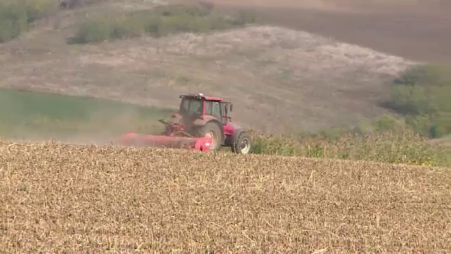 Fondurile pentru fermierii sărăciți de secetă s-au epuizat. Măsura la care Ministerul Agriculturii vrea să apeleze