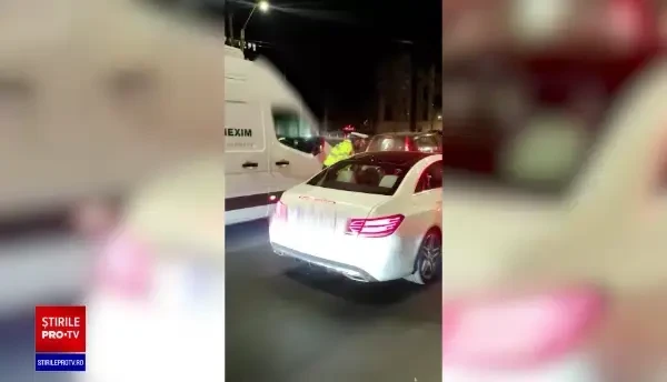 Momentul în care un șofer violent a demarat în trombă de lângă polițiști și jandarmi, în București