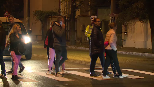 Protestatarii de pe Antiaeriană, din nou, în stradă. Aceștia cer ca trecerea să fie semaforizată. Care este motivul