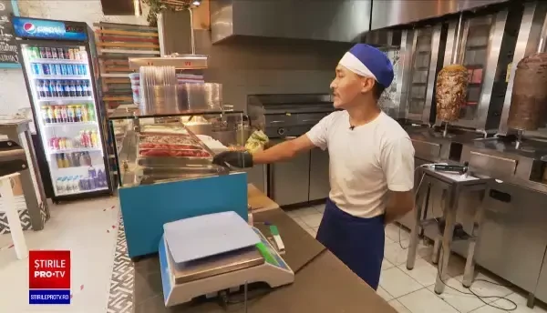 Permisele de ședere, obținute cu greu de străinii care muncesc în România. Pot lucra luni întregi fără asigurare medicală