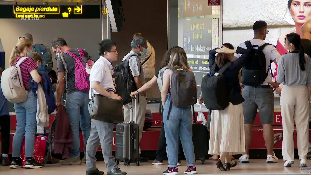 După ce au făcut concedieri masive în pandemie, companiile aeriene fac angajări. Întârzieri uriașe pe Aeroportul Otopeni