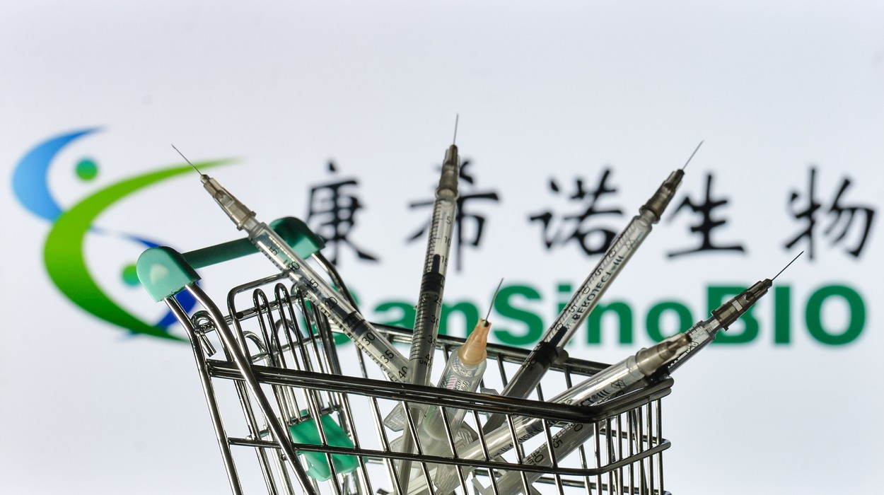 Premieră mondială: Primul vaccin inhalabil împotriva Covid-19 a început să fie administrat în China. VIDEO, FOTO