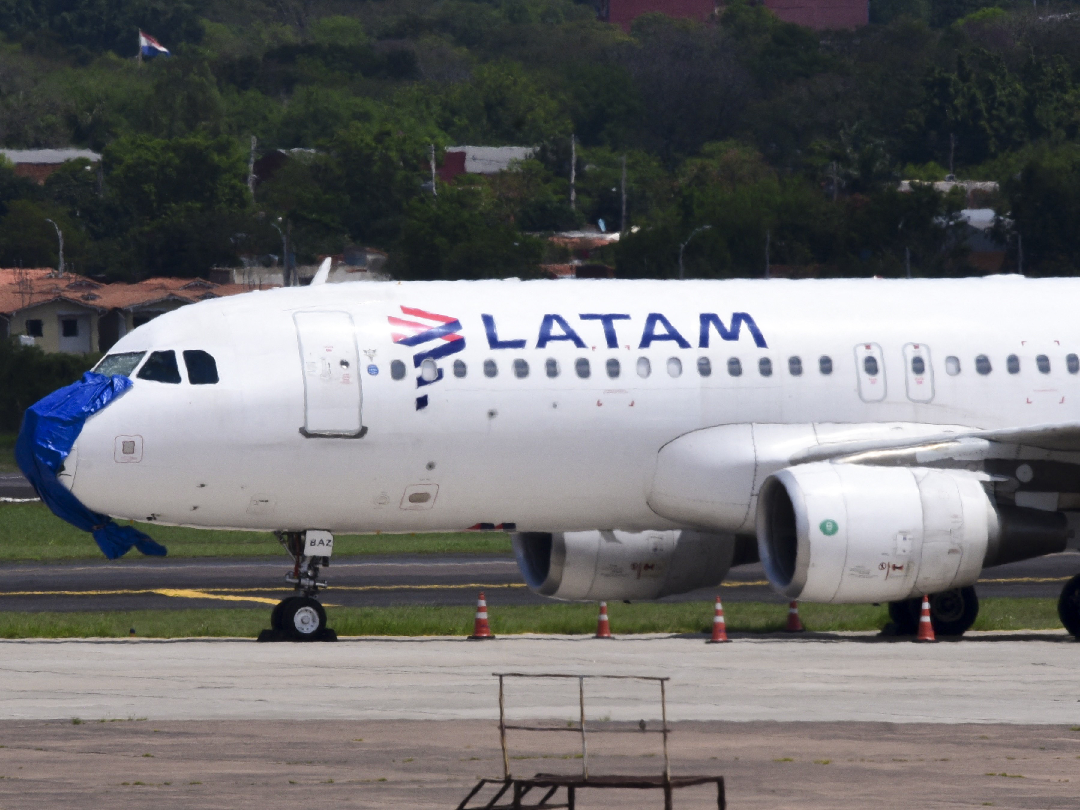 Panică în aer. Un avion a început să se dezintegreze după ce a trecut printr-o furtună. Ce s-a întâmplat cu pasagerii. FOTO