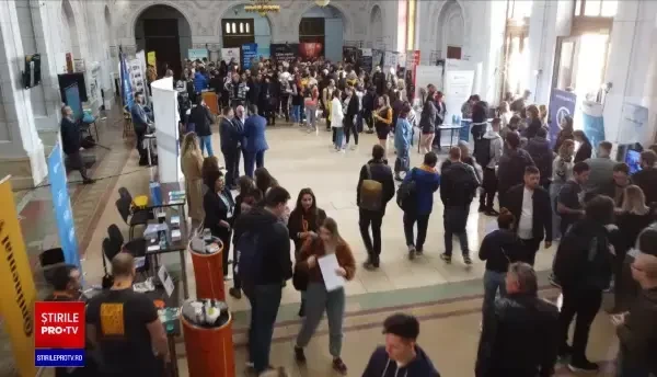 Deși unii primesc 1.500 - 2.000 de lei de la părinți, tinerii au mers în număr mare la târgul de joburi din Galați