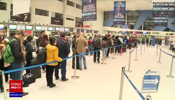 După ce au făcut concedieri masive în pandemie, companiile aeriene fac angajări. Întârzieri uriașe pe Aeroportul Otopeni