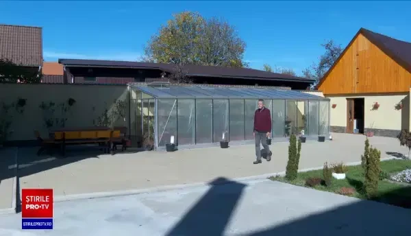 Numărul românilor care produc energie cu panouri fotovoltaice a ajuns la 24 de mii. Ar putea acoperi consumul Ploieștiului