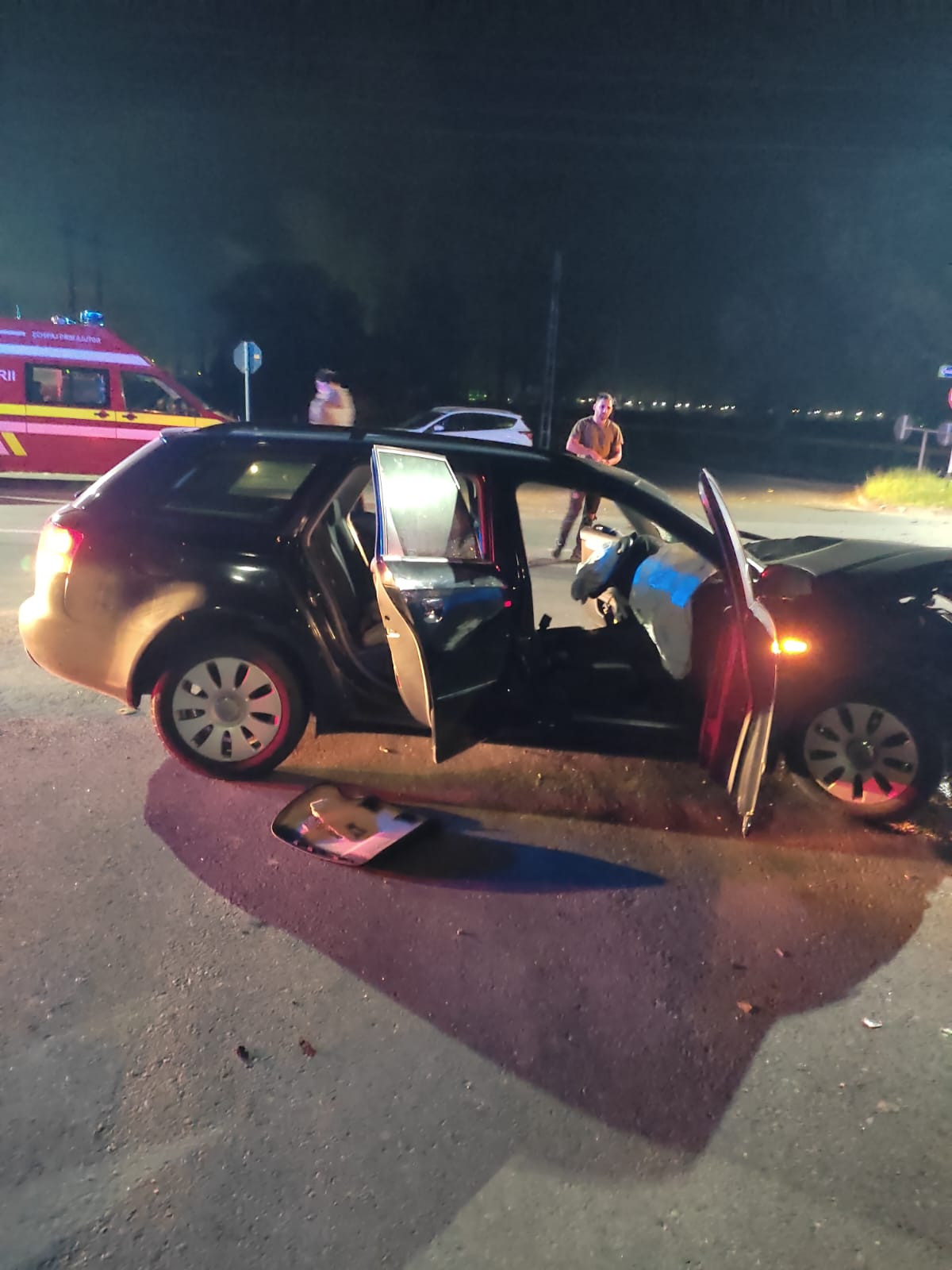 Accident rutier grav în Vâlcea, pe DN67, cu două autoturisme. Un bărbat a murit, 3 victime au fost descarcerate