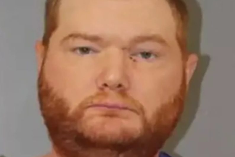 Un bărbat și-a înjunghiat iubita cu peste 100 de lovituri de cuțit și a decapitat-o. Motivul pentru care e recurs la crimă