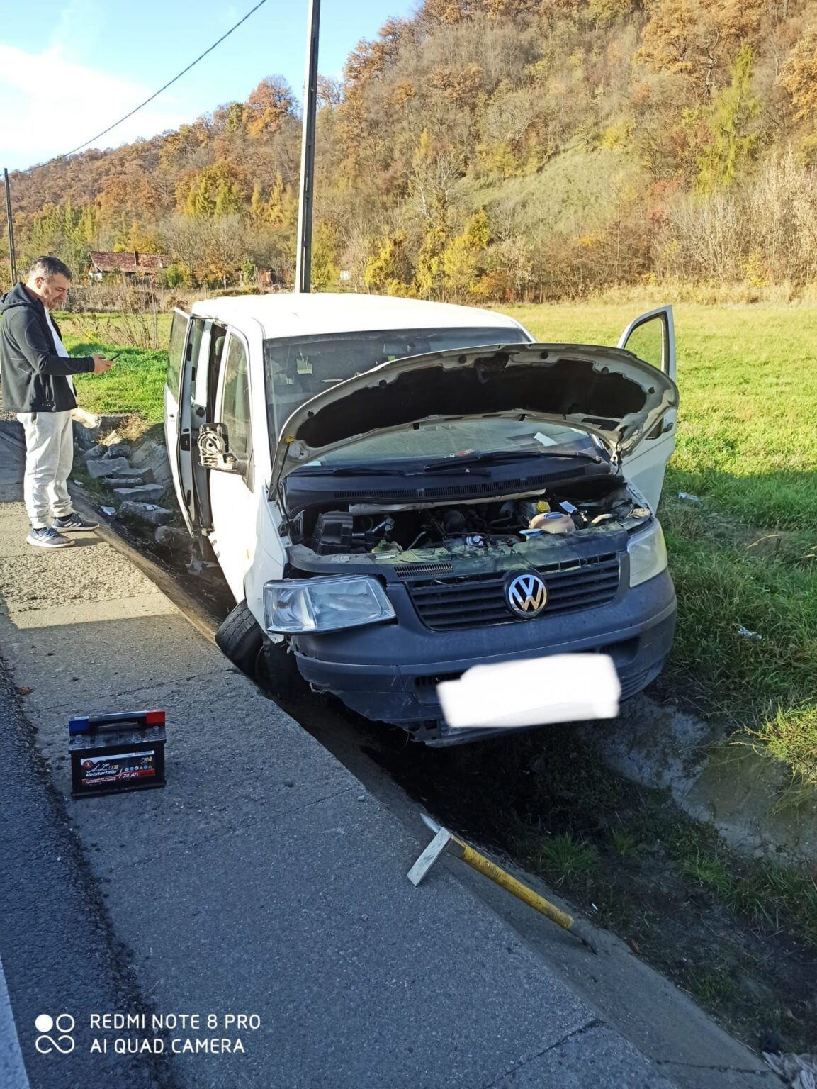 Un microbuz cu șapte copii și doi adulți s-a răsturnat la ieșirea din Sighișoara FOTO