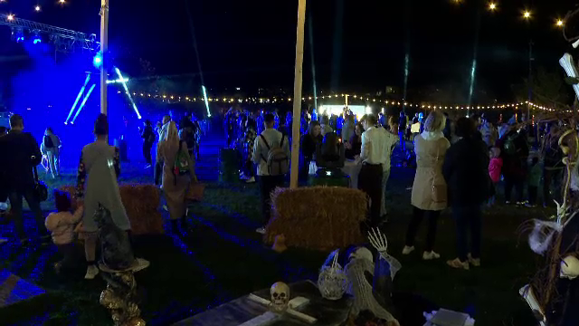 Cum a fost sărbătorit Halloween-ul în Constanța. Tinerii s-au constumat în zombi, personaje din desene animate și animale