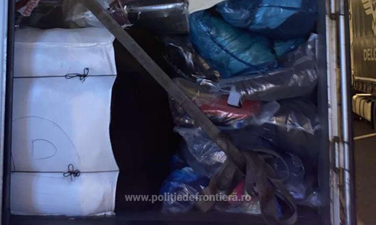 Polițiștii de frontieră au blocat intrarea în România a aproape 80.000 de tone de deșeuri din Germania și Italia