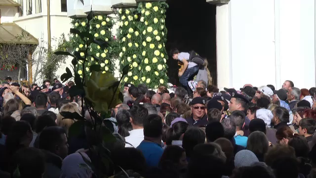 Ce s-a întâmplat la Mănăstirea Viforâta când a fost deschis altarul pentru public. „La multă lume i-a venit rău”