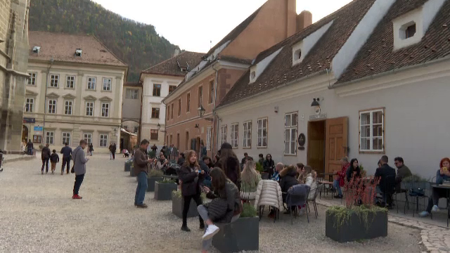 Costul unui meniu la petrecerea miliardarilor de la Bran. Ce mâncare au consumat invitații lui Elon Musk