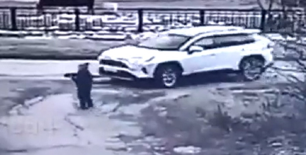 Un deputat din partidul lui Putin a dat cu mașina peste un copil de 6 ani, apoi a fugit de la locul accidentului | VIDEO