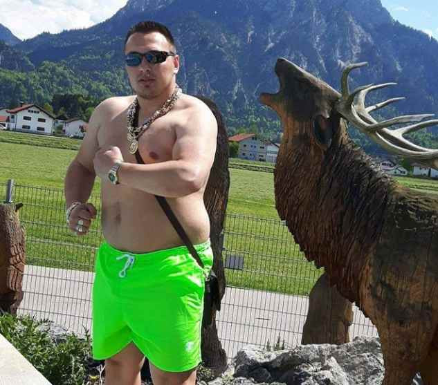 Proxenetul care aduna banii cu fărașul, condamnat la închisoare. Averea făcută de pe urma a trei fete