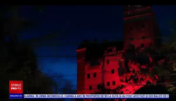 Costume medievale, rochii de epocă și măști la petrecerea de la Castelul Bran. Invitații au petrecut și într-un conac