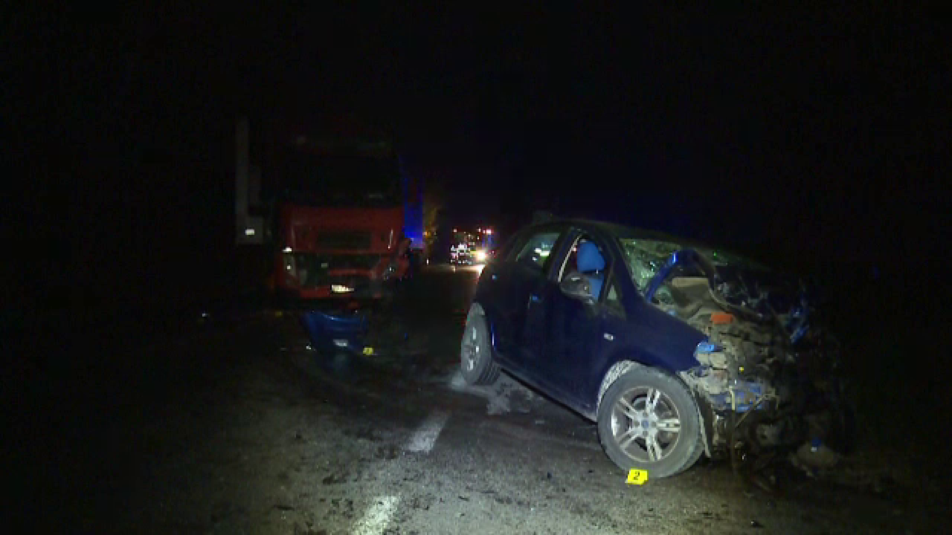 Un șofer a murit după ce s-a izbit frontal cu mașina de un TIR. „Am vrut să trag dreapta, dar mă distrugeam eu”