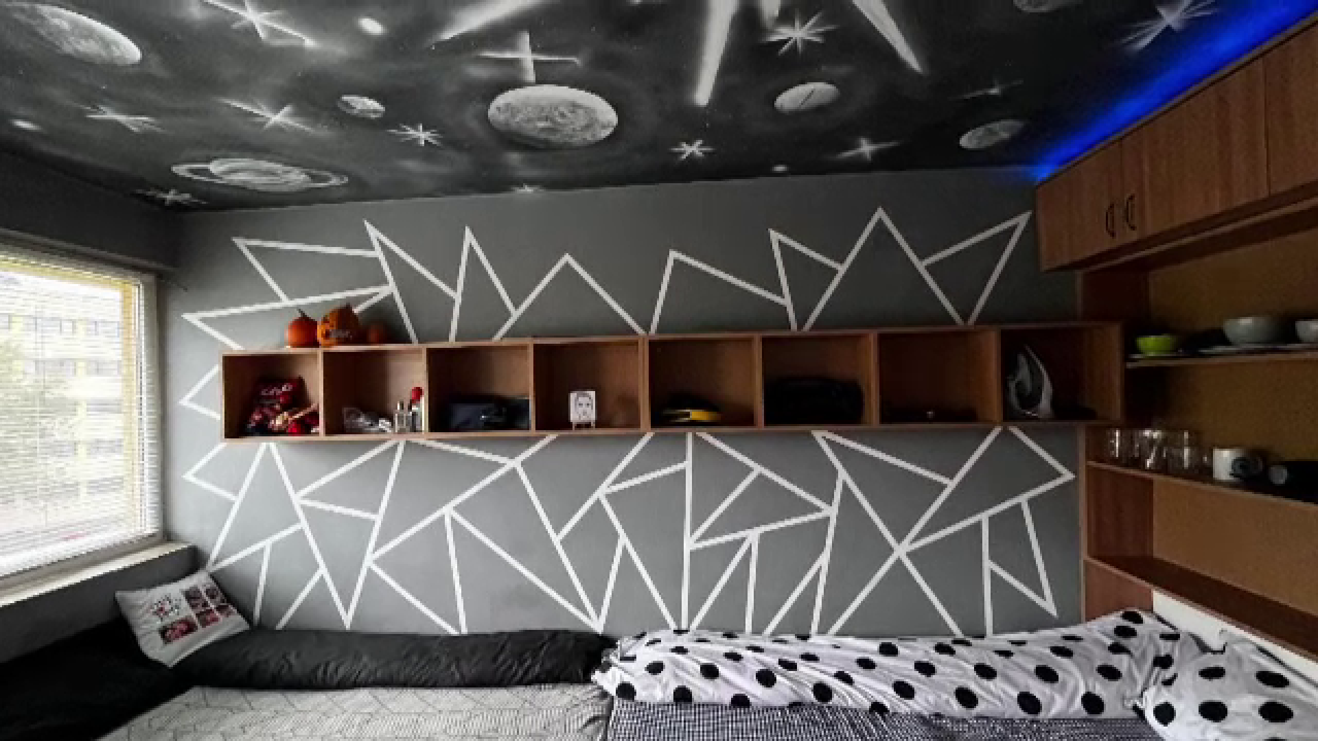 Zeci de studenți se întrec să amenajeze cea mai frumoasă cameră de cămin. Care sunt premiile