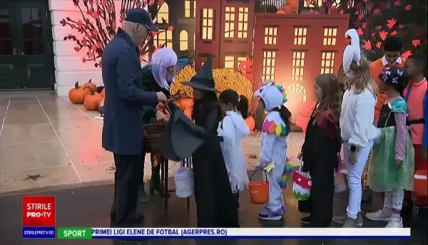 Copiii din Statele Unite au ieşit luni la colindat cu ocazia Halloweenului. Care au fost cele mai reușite costume | Video