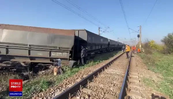 Nouă vagoane ale unui tren au sărit de pe șine, în Dolj. Traficul feroviar este blocat