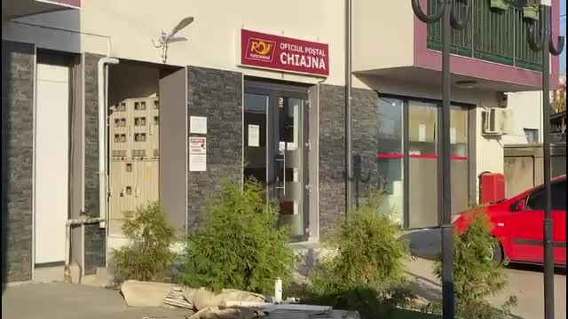 Angajat de numai o săptămână, un tânăr e căutat acum după ce a furat un sac cu bani din mașina Poștei Române