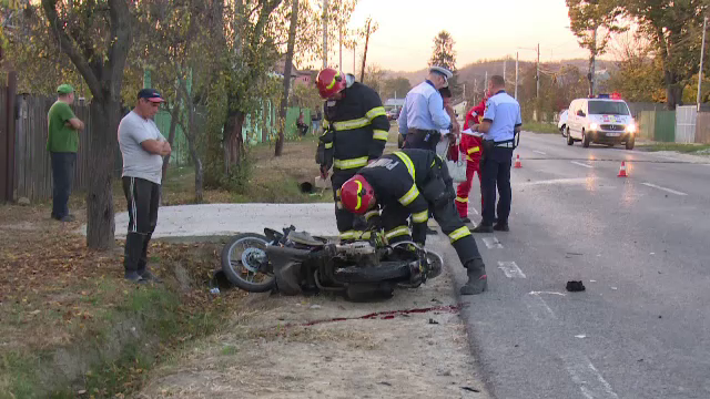 Un motociclist a murit după ce a fost spulberat de o mașină intrată în depășire, în Dâmbovița