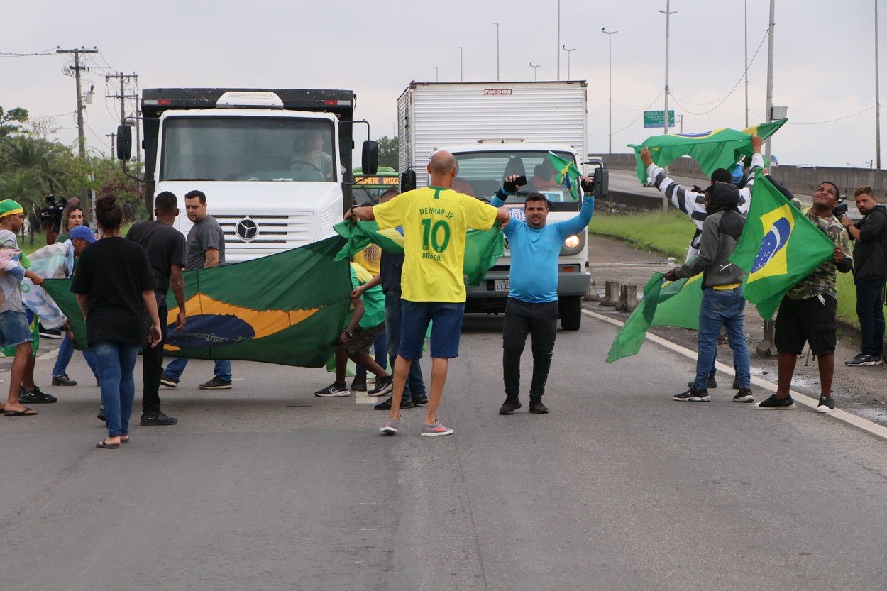 Șoferii de TIR din Brazilia au blocat autostrăzile după &icirc;nfrongerea lui Bolsonaro