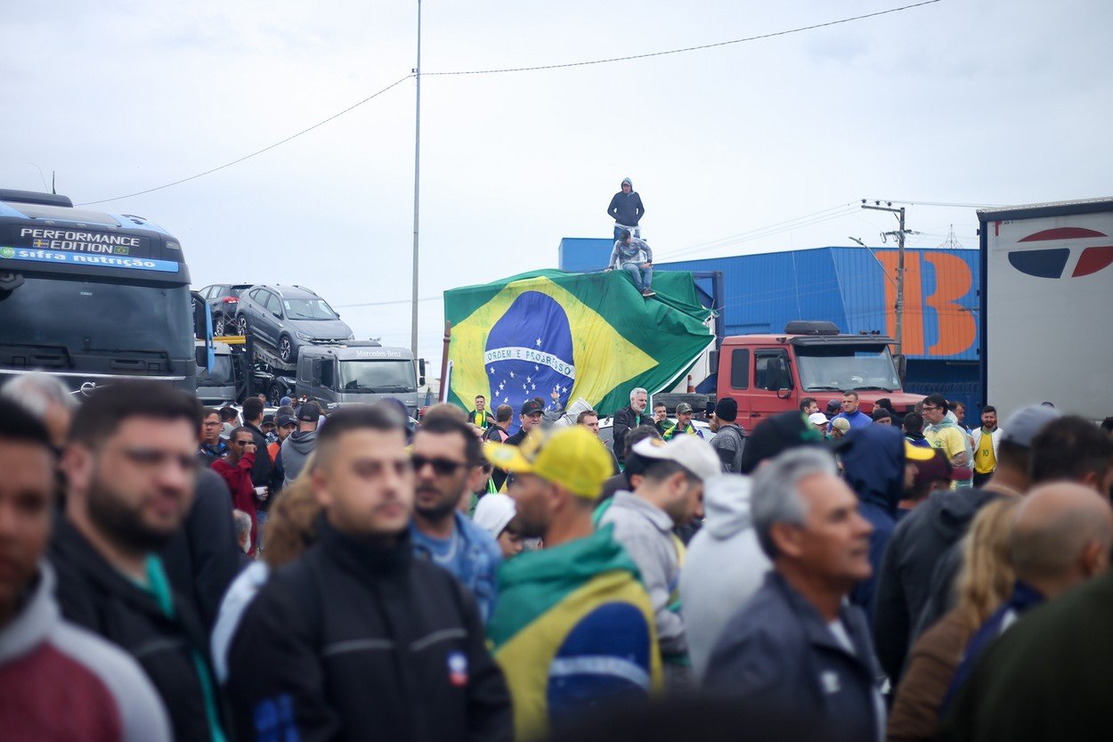 Șoferii de TIR din Brazilia au blocat autostrăzile după &icirc;nfrongerea lui Bolsonaro