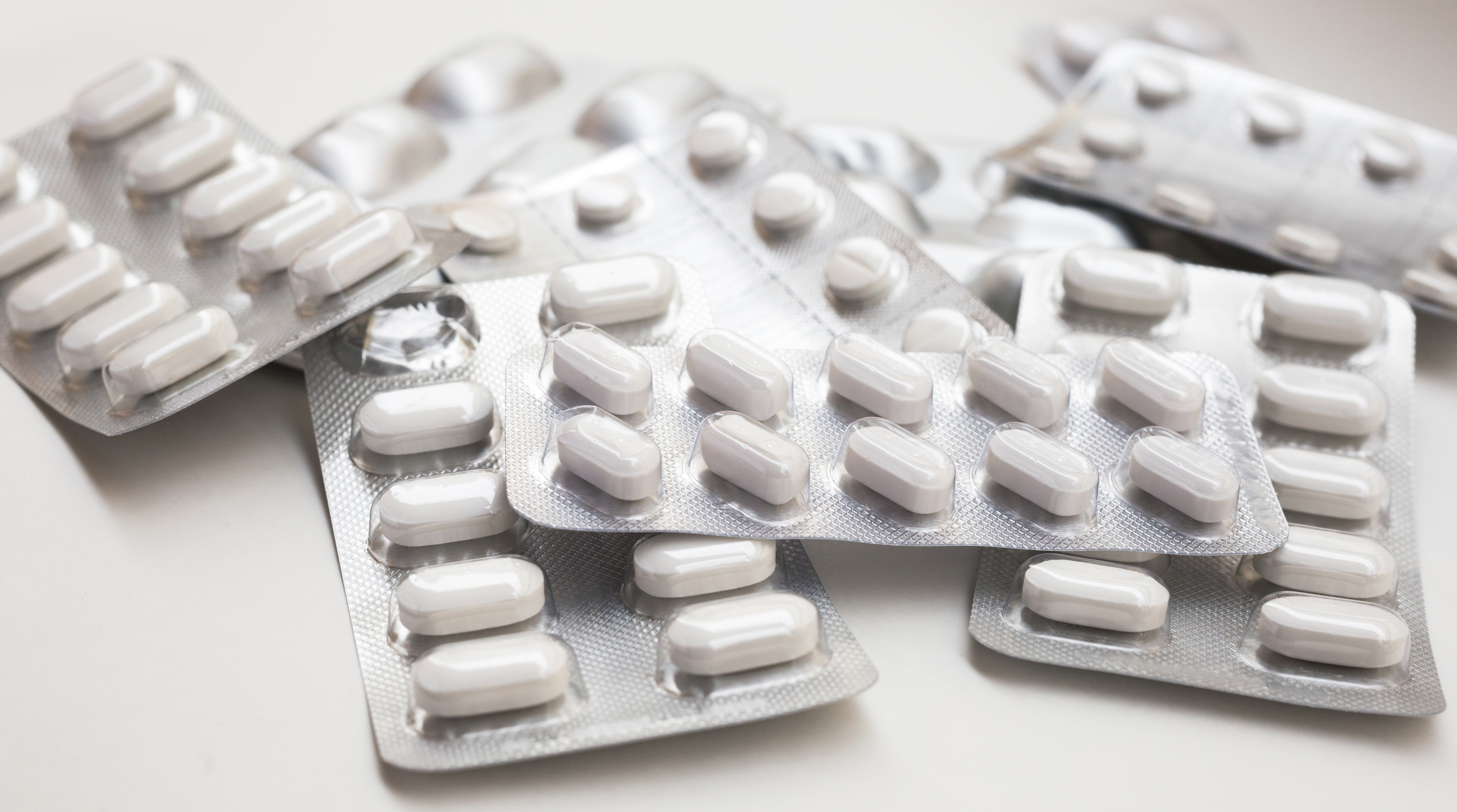 Antiinflamatoarele pot crește riscul de arsuri solare și afecta flora intestinală. Recomandările medicilor