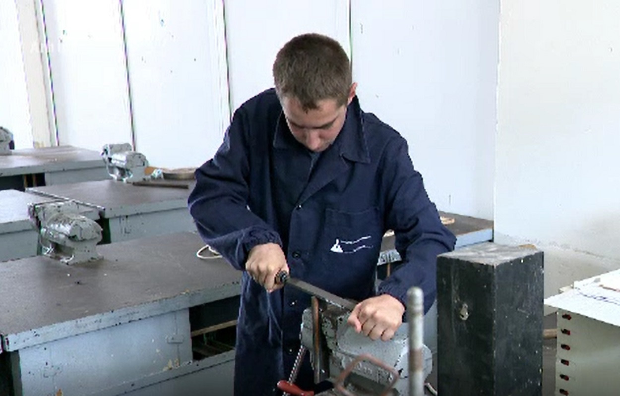 Numărul elevilor care vor să învețe o meserie este în creștere. Care este cea mai căutată profesie