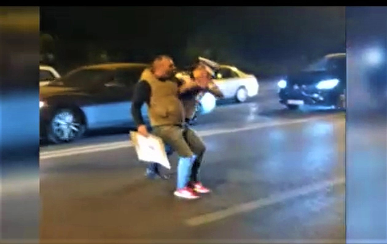 Protestele continuă pe trecerea de pietoni de pe Șoseaua Antiaeriană din Capitală. Poliția a intervenit în forță