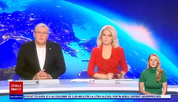 O mașină s-a făcut scrum, în Pitești, sub ochii proprietarului. Ce s-a întâmplat