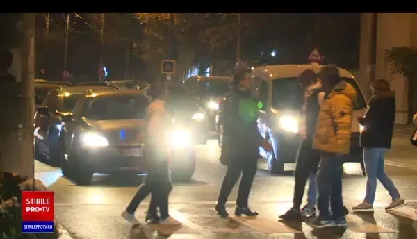 Protestele continuă pe trecerea de pietoni de pe Șoseaua Antiaeriană din Capitală. Poliția a intervenit în forță