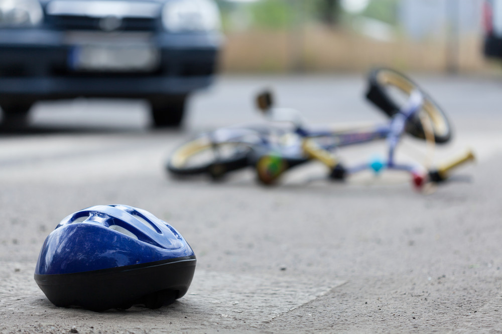 Copil aflat pe o bicicletă fără frâne, accidentat în Vaslui. A intrat într-o mașină cu varză
