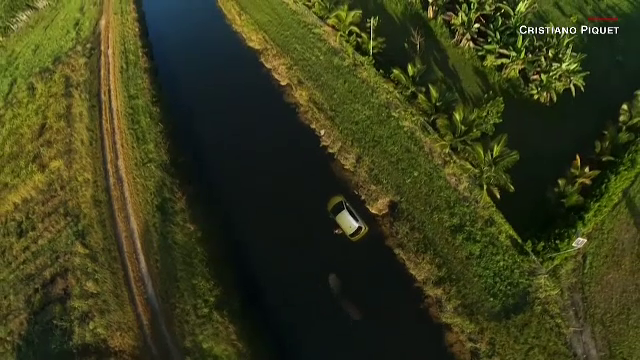 O femeie a fost salvată în ultima clipă de la înec, după ce a fost zărită de un parapantist