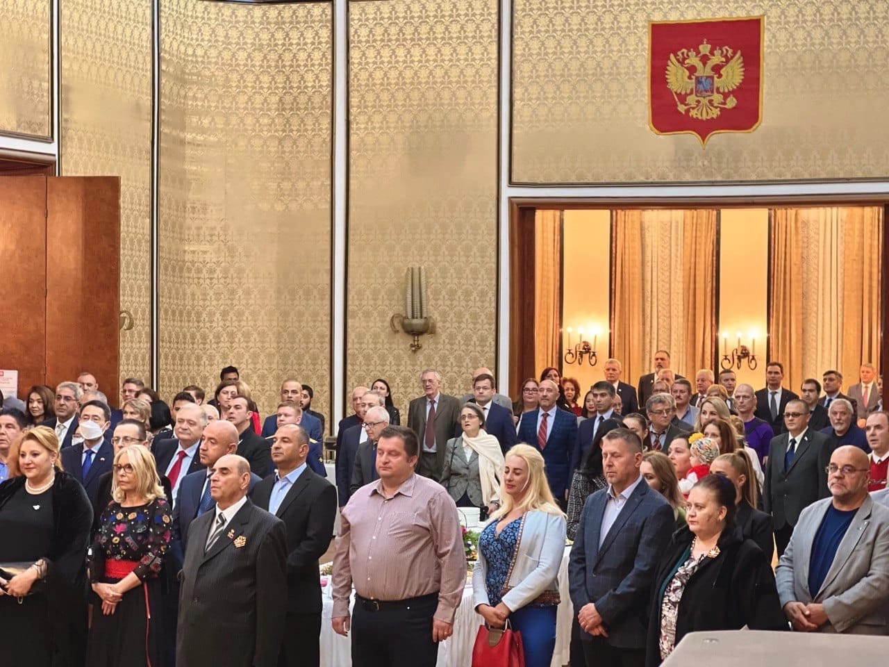 Șoșoacă și Adrian Severin au sărbătorit Ziua Unității Naționale a Rusiei la ambasada rusă de la București. GALERIE FOTO