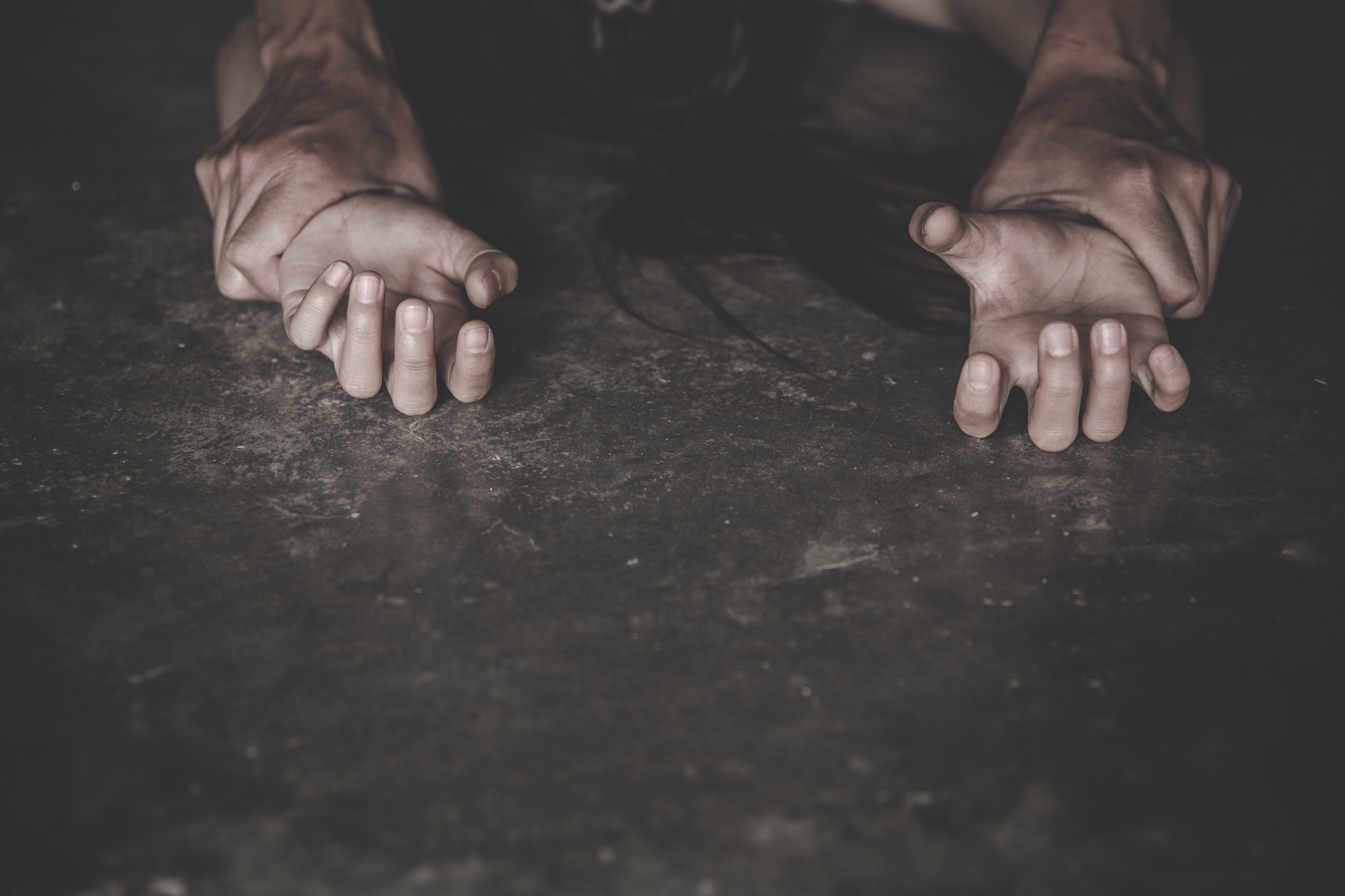 O minoră de 15 ani, violată în toaleta unui mall din Galați. Cel care ar fi comis această faptă este tot un minor