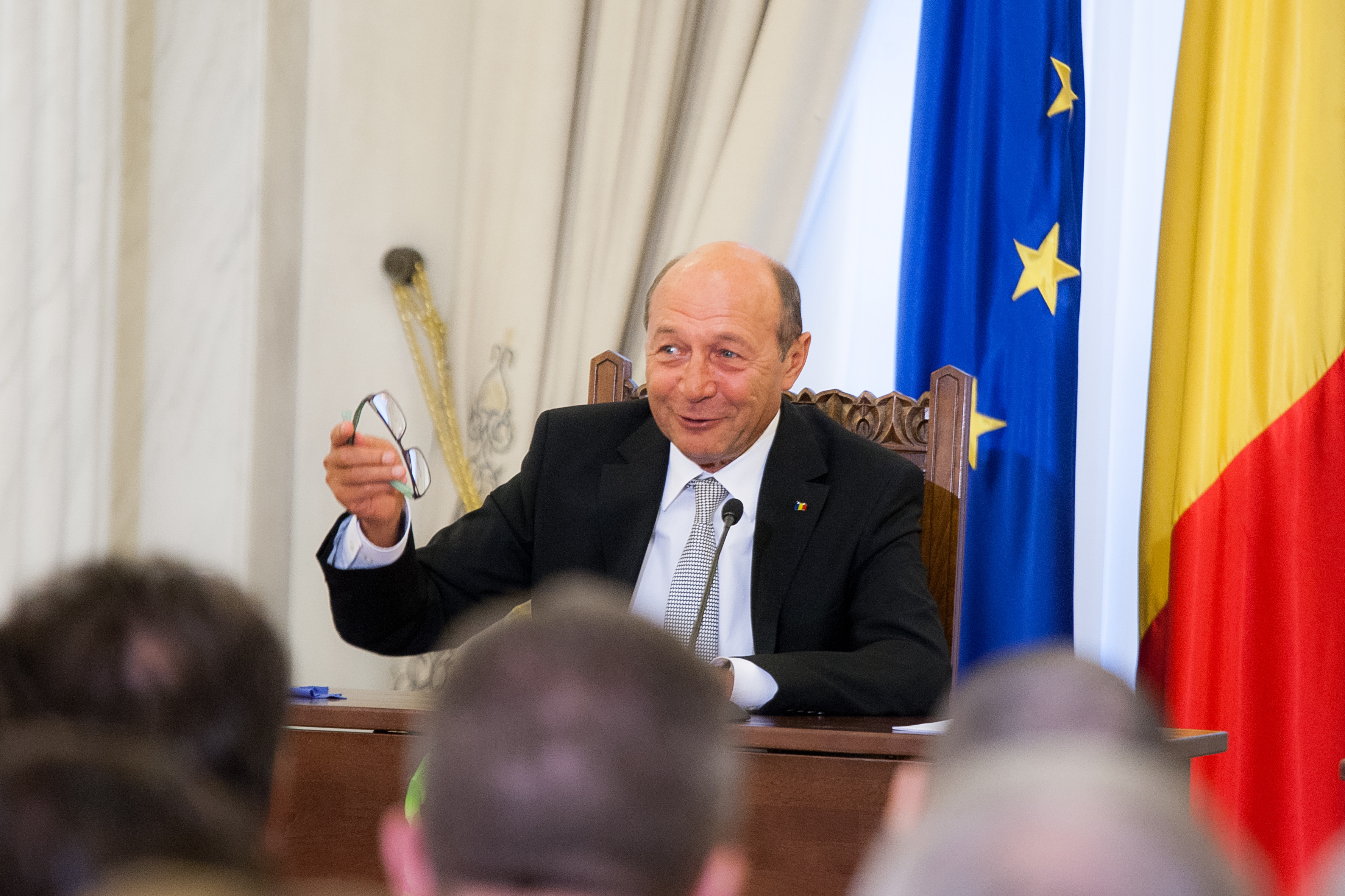 Traian Băsescu, despre Joe Biden: „Oricât spune că ştie pe ce lume trăieşte, nu poţi să-l confunzi pe Zelenski cu Putin”
