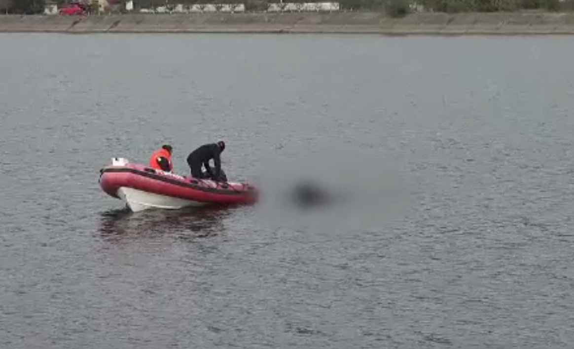 Un bărbat s-a înecat în Olt, iar altul e dat dispărut. Cei doi plecaseră la pescuit împreună