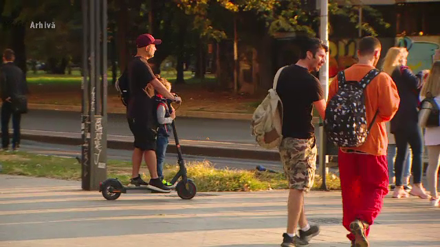 Parlamentarii vor să reducă viteza maximă cu care poate circula o trotinetă electrică